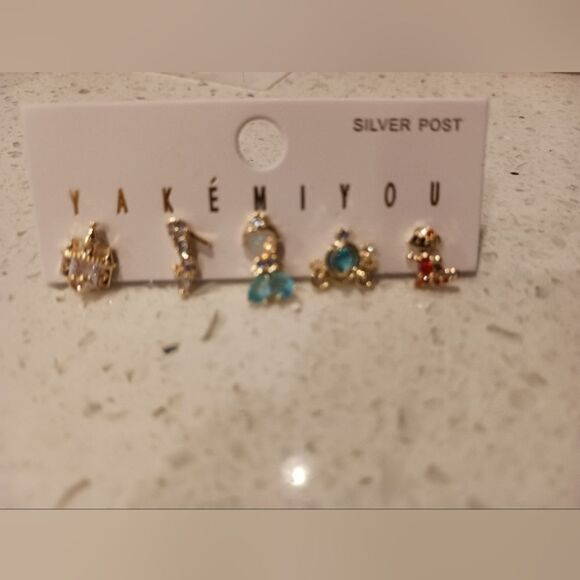 Cinderella Disney Set of 5 Stud Earrings - Picture 5 of 5